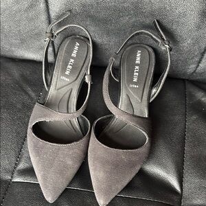 Anne Klein Women's Black kitten Heels
